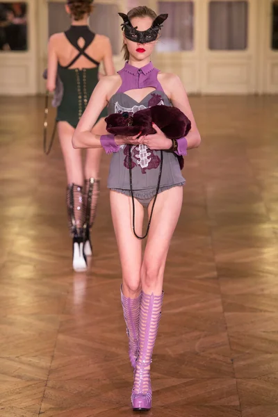 Look 29